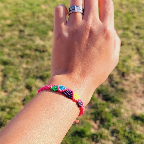 Handmade Peruvian Macrame Bracelets. - Picture 3 of 4